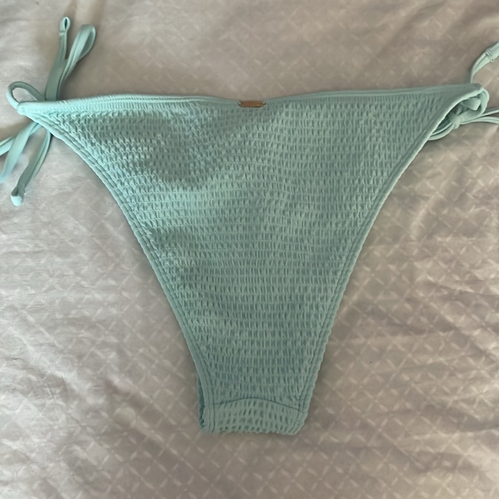 blue hollister bikini top and bottom - Picture 6 of 6